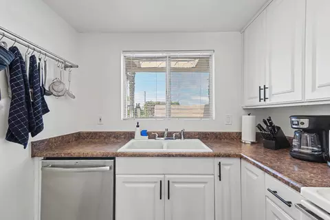 Kitchen - 48970 Cochran Dr, Indio, CA 92201 photo 5 of 5