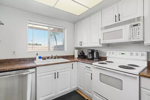 Kitchen - 48970 Cochran Dr, Indio, CA 92201 photo 2 of 5