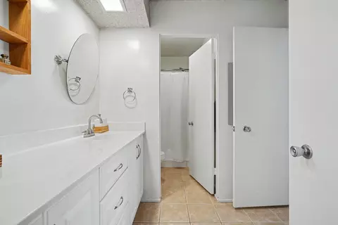 Bath - 48970 Cochran Dr, Indio, CA 92201 photo 5 of 6