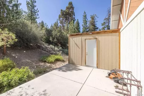 Exterior - 525 Bernhardt Ln, Big Bear City, CA 92314 photo 5 of 10