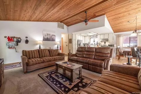 Living - 525 Bernhardt Ln, Big Bear City, CA 92314 photo 3 of 4