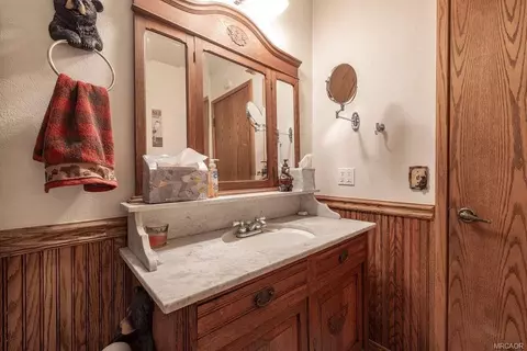 Bath - 525 Bernhardt Ln, Big Bear City, CA 92314 photo 4 of 4