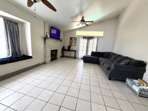 Living - 46461 Mesa Verde Trl, Indio, CA 92201 photo 1 of 2