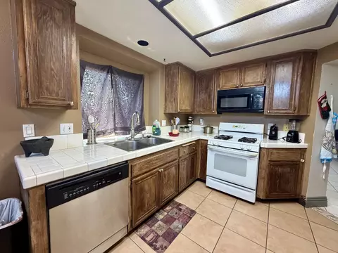 Kitchen - 46461 Mesa Verde Trl, Indio, CA 92201 photo 1 of 2
