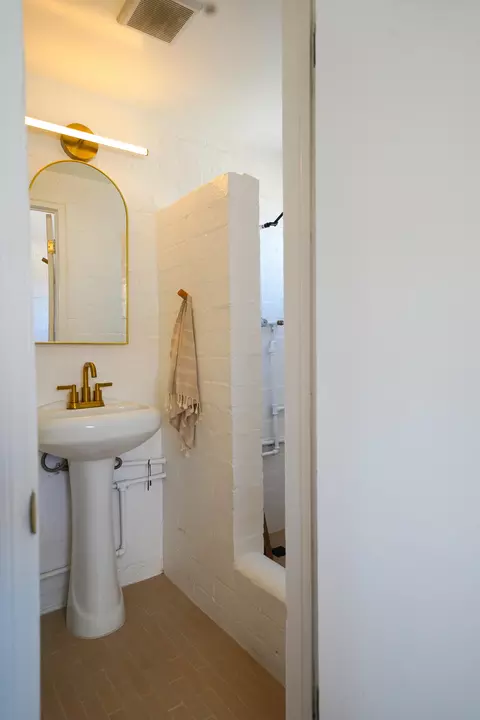 Bath - 61887 Grand View Cir, Joshua Tree, CA 92252 photo 1 of 8
