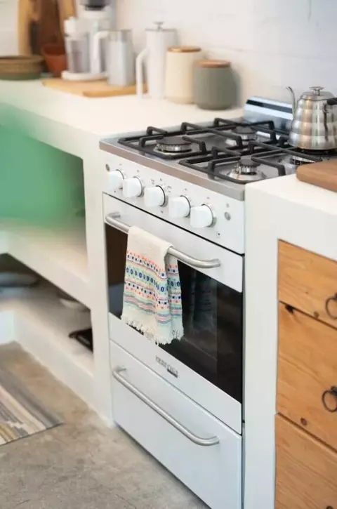 Kitchen - 61887 Grand View Cir, Joshua Tree, CA 92252 photo 9 of 17