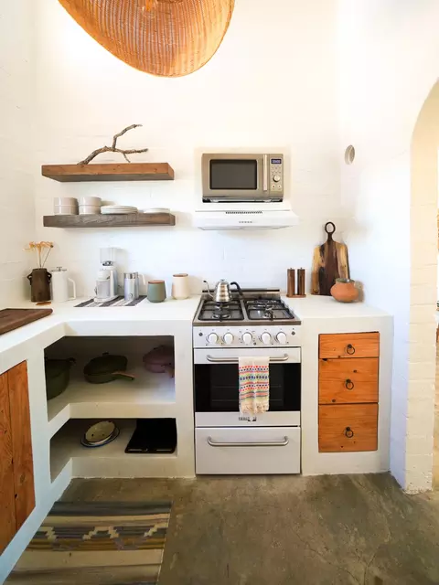 Kitchen - 61887 Grand View Cir, Joshua Tree, CA 92252 photo 15 of 17