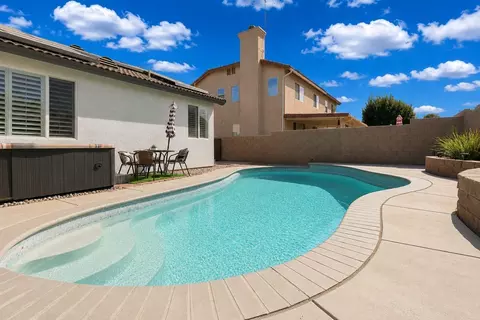 Exterior - 1522 Sutherland St, Lancaster, CA 93534 photo 6 of 7