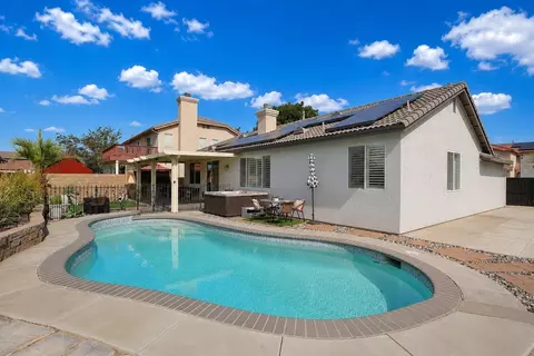 Exterior - 1522 Sutherland St, Lancaster, CA 93534 photo 5 of 7