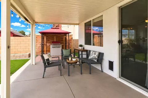 Exterior - 1522 Sutherland St, Lancaster, CA 93534 photo 3 of 7