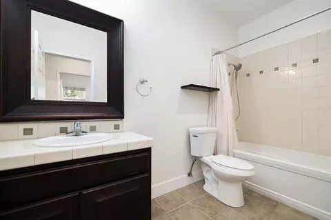 Bath - 41153 Danforth Ct, Indio, CA 92203 photo 3 of 3
