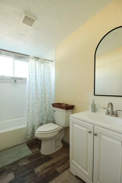 Bath - 43368 Burr St, Indio, CA 92201 photo 1 of 2