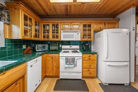 Kitchen - 1354 Silverado Rd, Big Bear City, CA 92314 photo 3 of 4