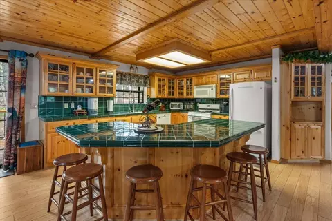 Kitchen - 1354 Silverado Rd, Big Bear City, CA 92314 photo 2 of 4