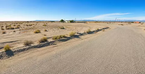 1143 Clover Leaf Dr, Thermal, CA 92274 photo 2