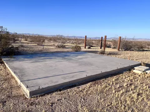 777 Lambert Ln, Landers, CA 92285 photo 2