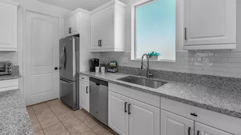 Kitchen - 82771 Chaplin Ct, Indio, CA 92201 photo 3 of 3