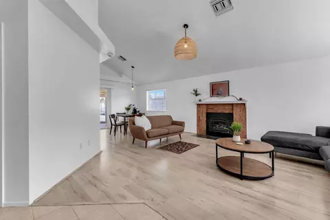 Living - 7815 Sunset Rd, Joshua Tree, CA 92252 photo 1 of 4