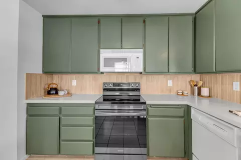 Kitchen - 7815 Sunset Rd, Joshua Tree, CA 92252 photo 6 of 7