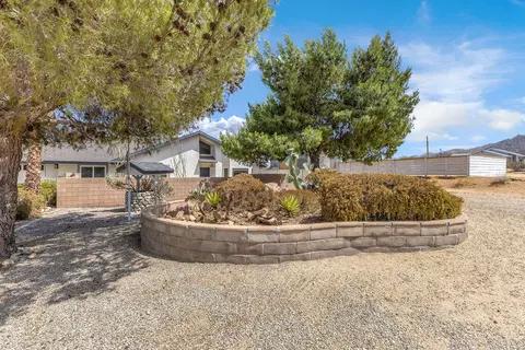 Exterior - 7815 Sunset Rd, Joshua Tree, CA 92252 photo 7 of 18