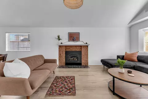Living - 7815 Sunset Rd, Joshua Tree, CA 92252 photo 2 of 4