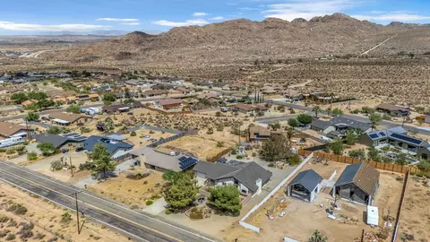 View/Area - 7815 Sunset Rd, Joshua Tree, CA 92252 photo 5 of 12