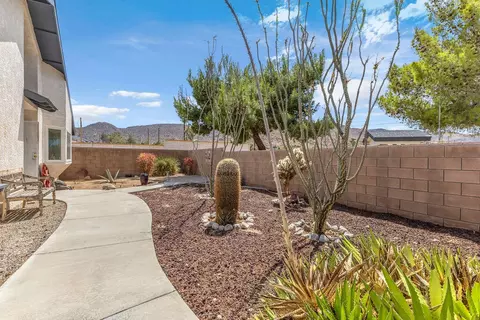 Exterior - 7815 Sunset Rd, Joshua Tree, CA 92252 photo 15 of 18