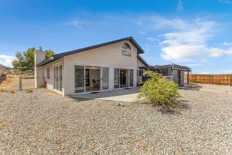 Exterior - 7815 Sunset Rd, Joshua Tree, CA 92252 photo 13 of 18