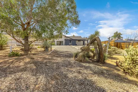 Exterior - 7815 Sunset Rd, Joshua Tree, CA 92252 photo 17 of 18