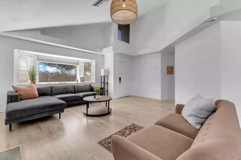 Living - 7815 Sunset Rd, Joshua Tree, CA 92252 photo 3 of 4