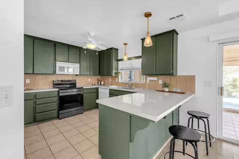 Kitchen - 7815 Sunset Rd, Joshua Tree, CA 92252 photo 5 of 7