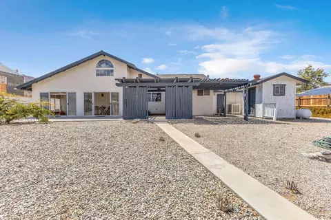 Exterior - 7815 Sunset Rd, Joshua Tree, CA 92252 photo 16 of 18