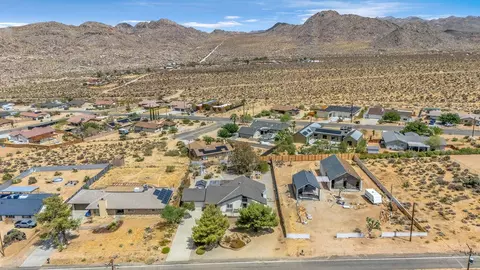 View/Area - 7815 Sunset Rd, Joshua Tree, CA 92252 photo 6 of 12