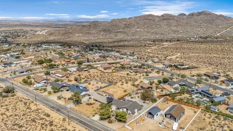View/Area - 7815 Sunset Rd, Joshua Tree, CA 92252 photo 4 of 12