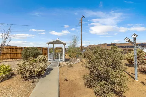 Exterior - 7815 Sunset Rd, Joshua Tree, CA 92252 photo 4 of 18