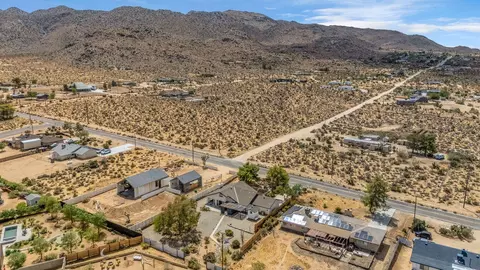 View/Area - 7815 Sunset Rd, Joshua Tree, CA 92252 photo 1 of 12