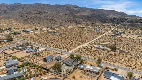 View/Area - 7815 Sunset Rd, Joshua Tree, CA 92252 photo 3 of 12