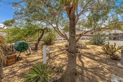Exterior - 7815 Sunset Rd, Joshua Tree, CA 92252 photo 10 of 18