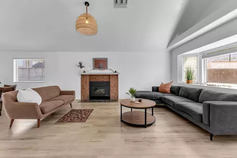 Living - 7815 Sunset Rd, Joshua Tree, CA 92252 photo 4 of 4