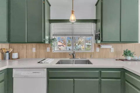 Kitchen - 7815 Sunset Rd, Joshua Tree, CA 92252 photo 3 of 7