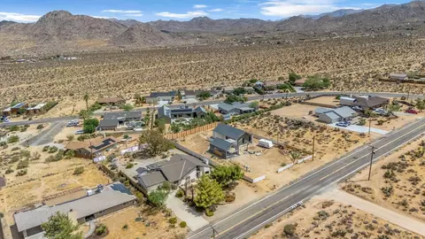 View/Area - 7815 Sunset Rd, Joshua Tree, CA 92252 photo 11 of 12