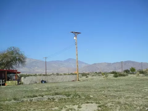 1306 Shore Manor St, Thermal, CA 92274 photo 2