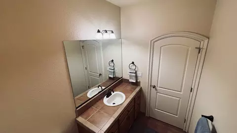 Bath - 2177 Cadjew St, Redding, CA 96003 photo 15 of 16