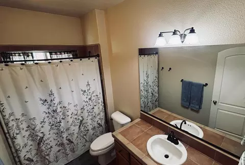 Bath - 2177 Cadjew St, Redding, CA 96003 photo 14 of 16