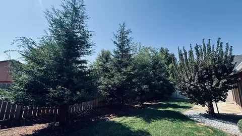 Exterior - 2177 Cadjew St, Redding, CA 96003 photo 18 of 23