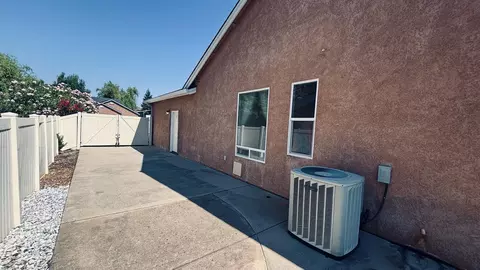 Exterior - 2177 Cadjew St, Redding, CA 96003 photo 10 of 23