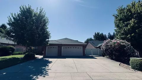 Exterior - 2177 Cadjew St, Redding, CA 96003 photo 3 of 23