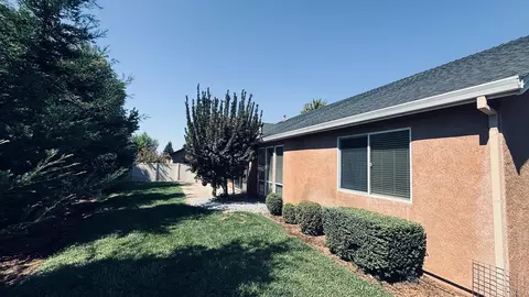 Exterior - 2177 Cadjew St, Redding, CA 96003 photo 16 of 23