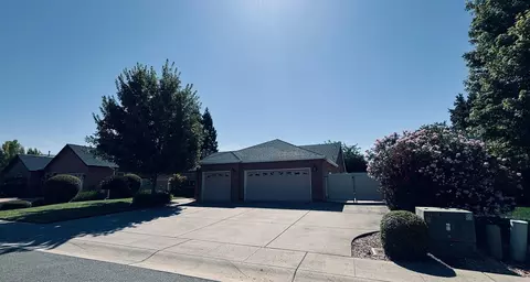 Exterior - 2177 Cadjew St, Redding, CA 96003 photo 4 of 23