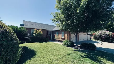 Exterior - 2177 Cadjew St, Redding, CA 96003 photo 5 of 23